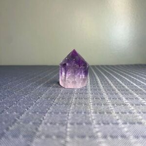 1.5 inch Small Amethyst Point Crystal - Purple and Light Lavender 42 Grams